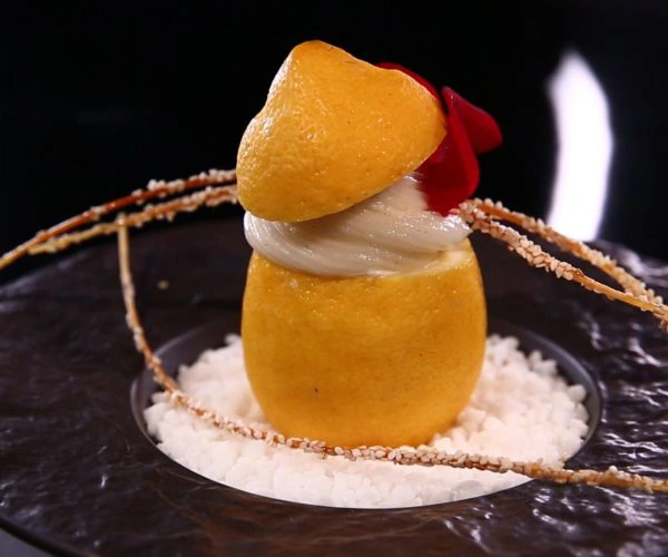 Durant les chauds étés à Bordeaux, il est agréable durant notre repas au restaurant de se rafraichir avec un dessert glacé, La Table de 3 présente le sorbet de l'officier