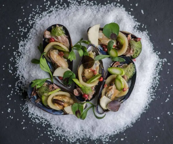 De par sa proximité avec la Charente, La Table de Trois garantit les meilleures moules que l'on puisse manger dans un restaurant à Bordeaux